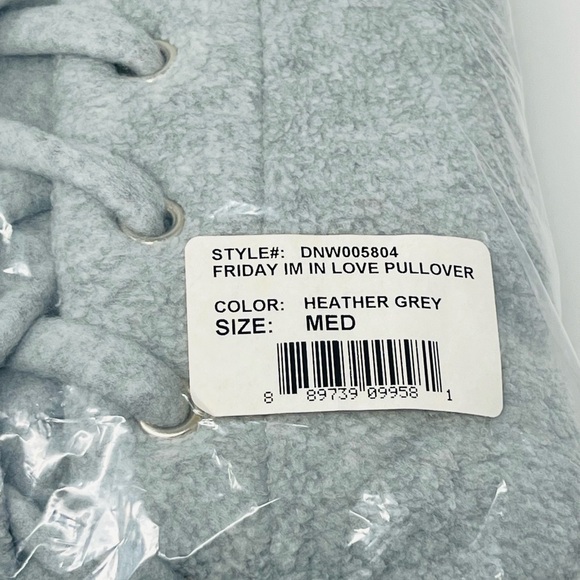 NWT REVOLVE Daydream Nation “Friday I'm in Love” Pullover Rain Cloud Grey Medium - Picture 6 of 10